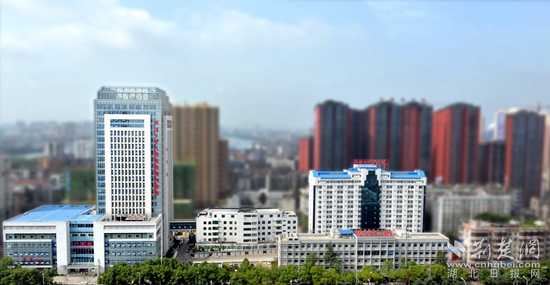 2016年1月，新門(mén)急診、外科大樓實(shí)現(xiàn)整體搬遷.jpg