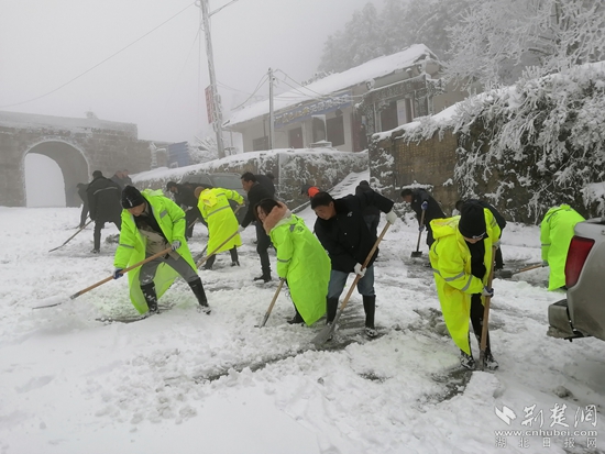 掃雪除冰，應急響應 通訊員 劉陽永 攝_副本.jpg