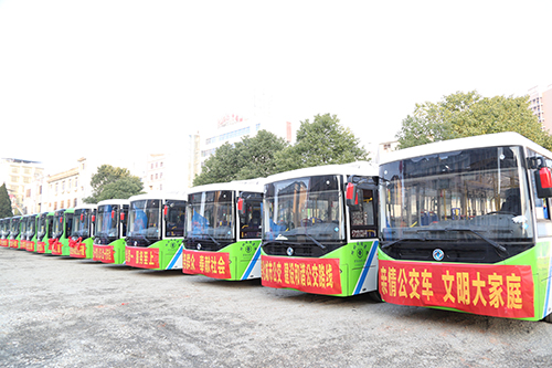 即將在崇陽投入使用的68輛新能源純電動公交車。.jpg